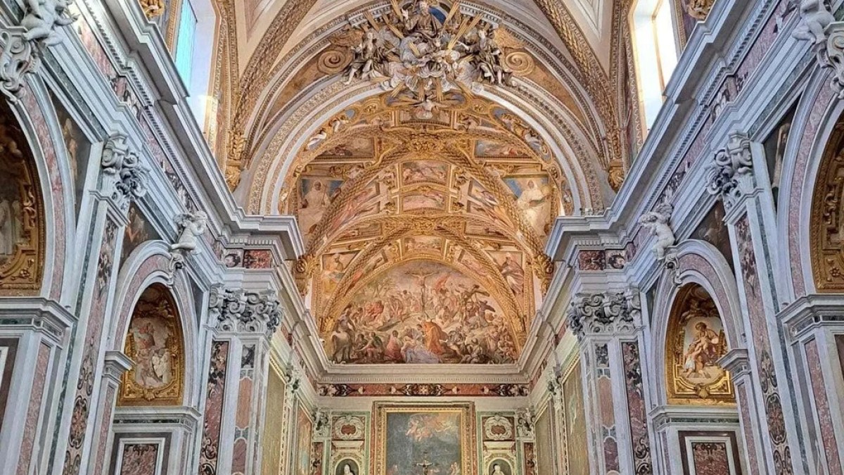 a large building