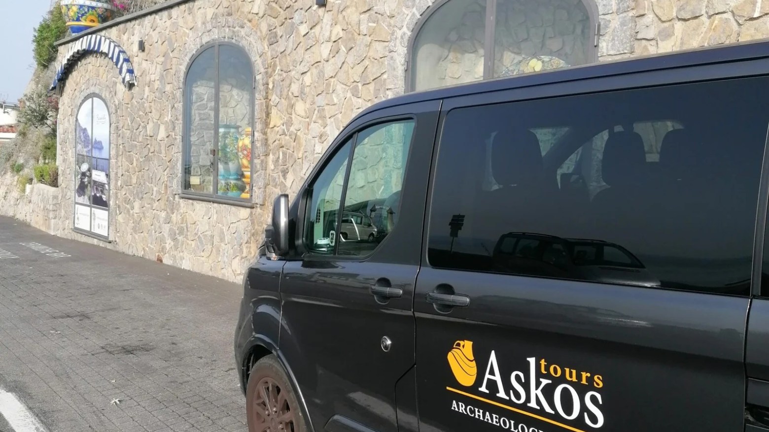 a car parked on the side of a building