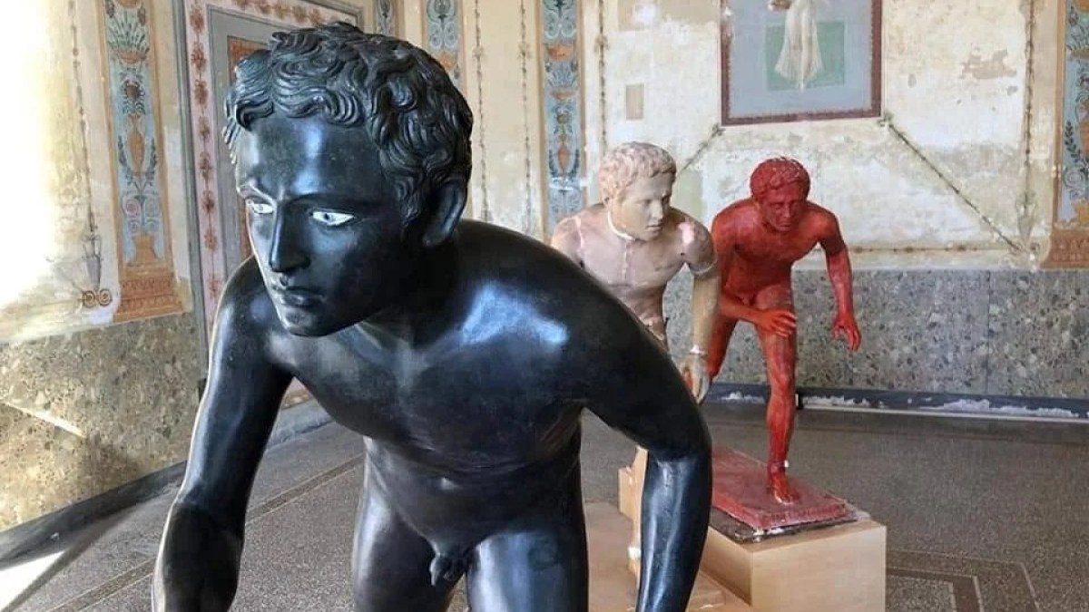 a statue of a person