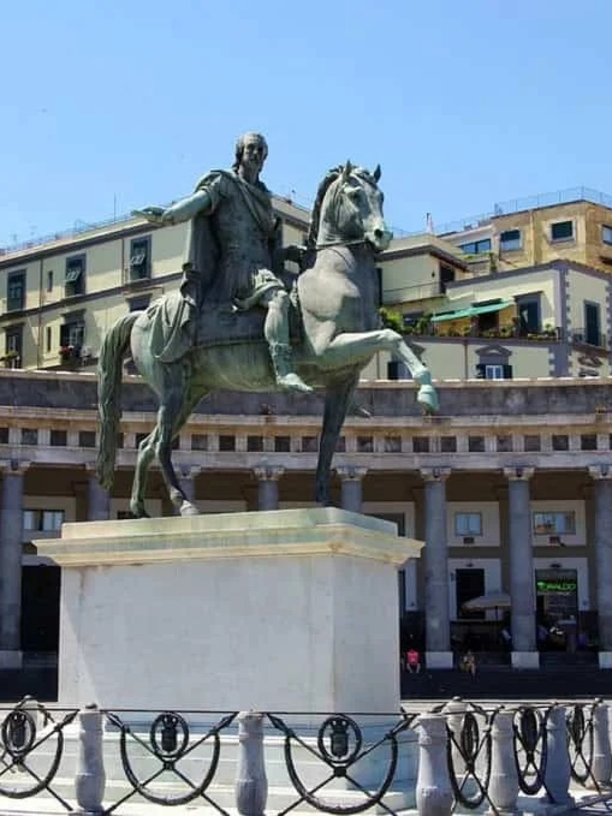a statue in front of a building