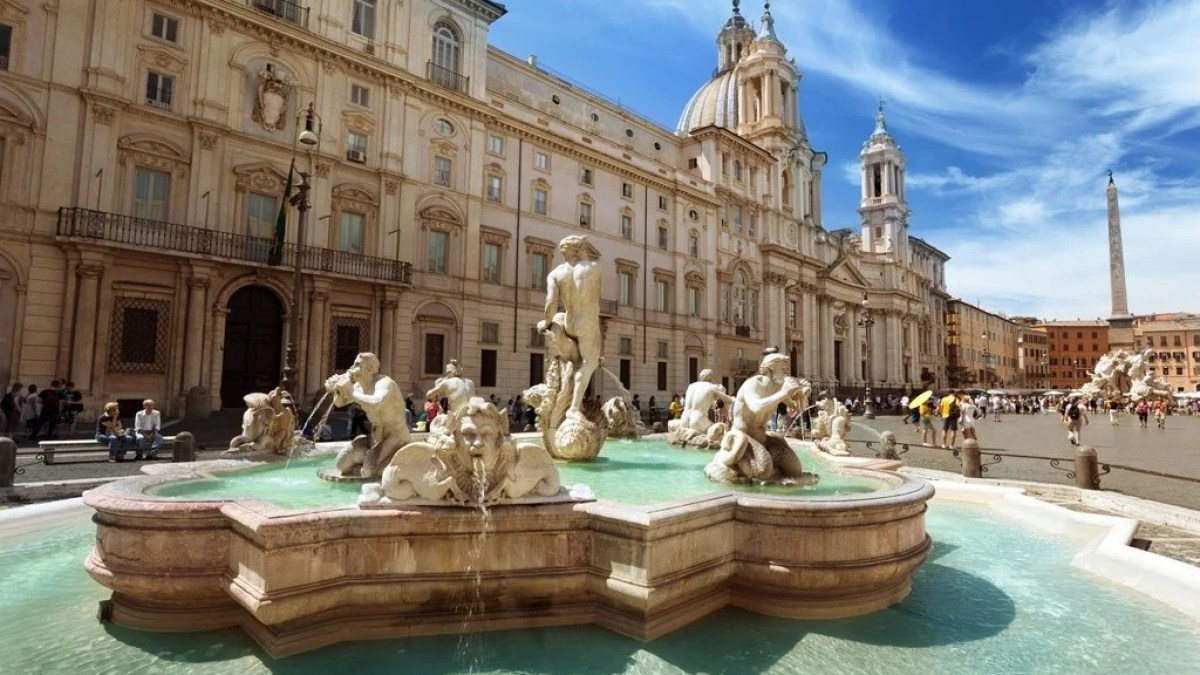 a statue in front of Piazza Navona