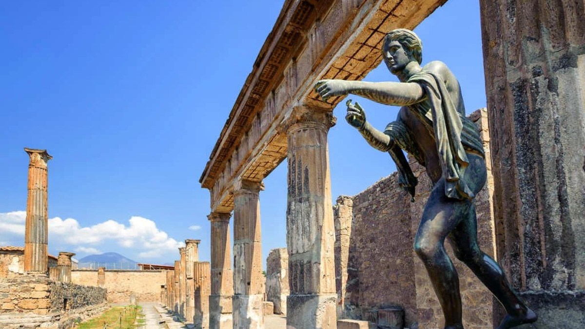 a statue of a person