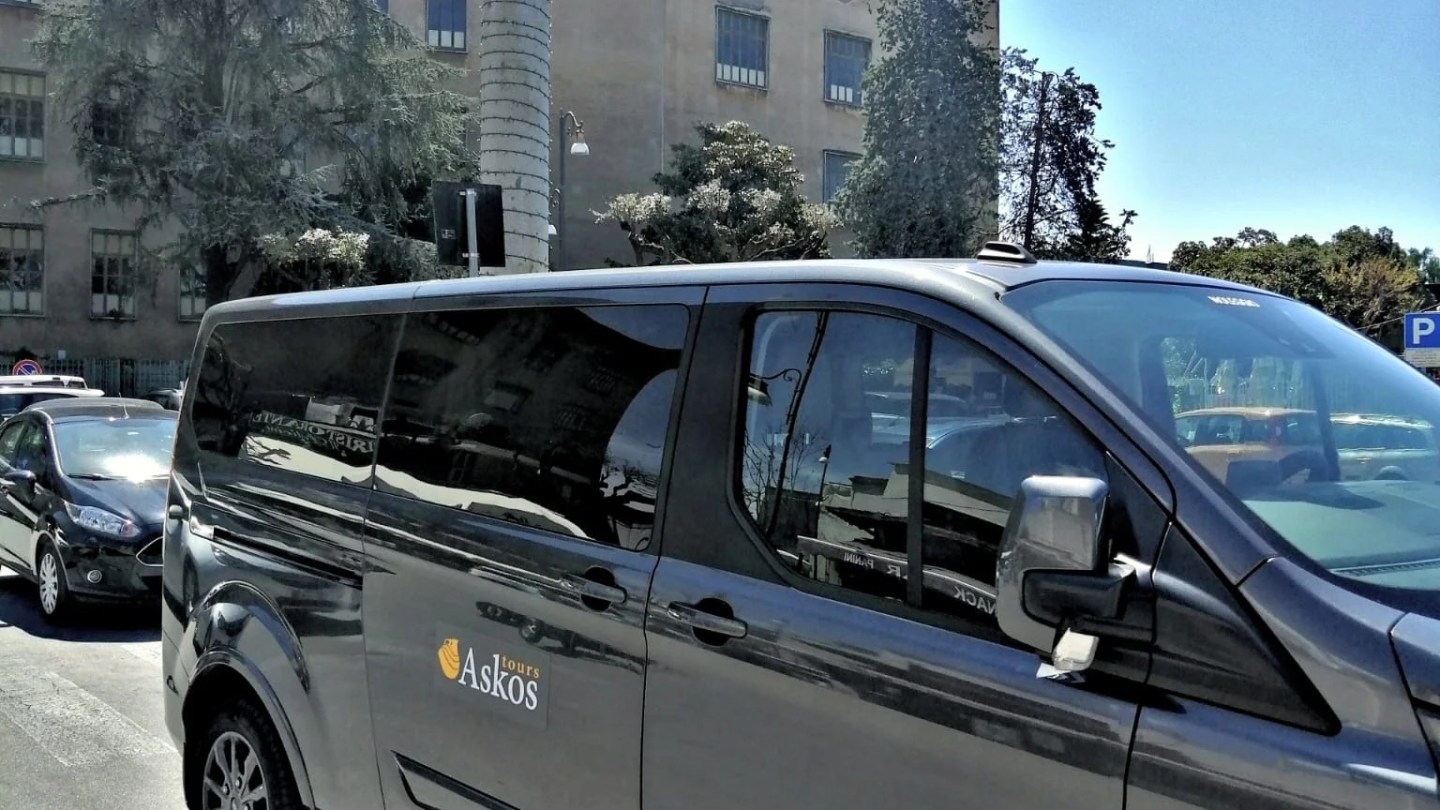 a car parked on the side of a building